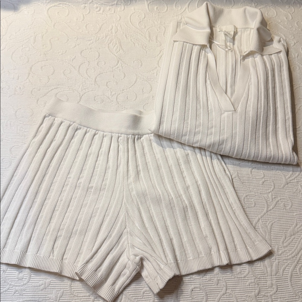 H&M White Ribbed Short Set. Size XS. Stretch. Matching Set. Nearly New. Sold out